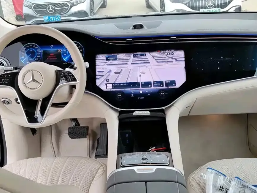 Mercedes-Benz EQS SUV — фото 3