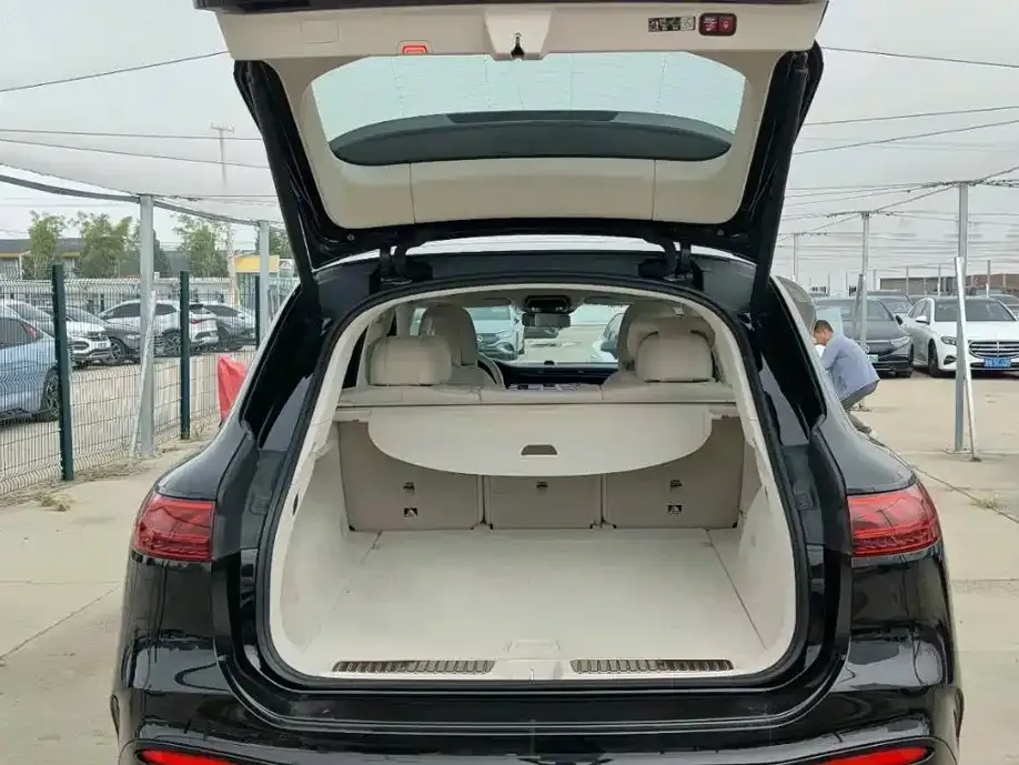 Mercedes-Benz EQS SUV — фото 4