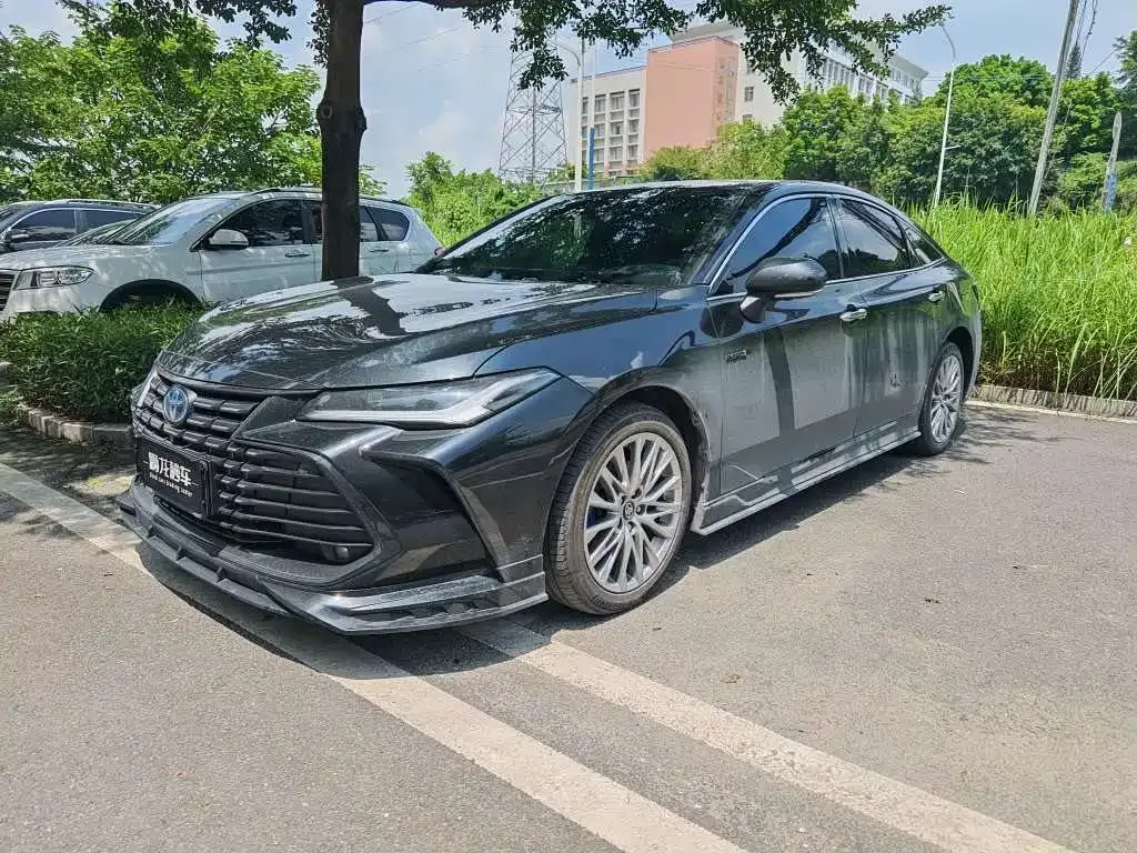 Toyota Avalon — фото 1