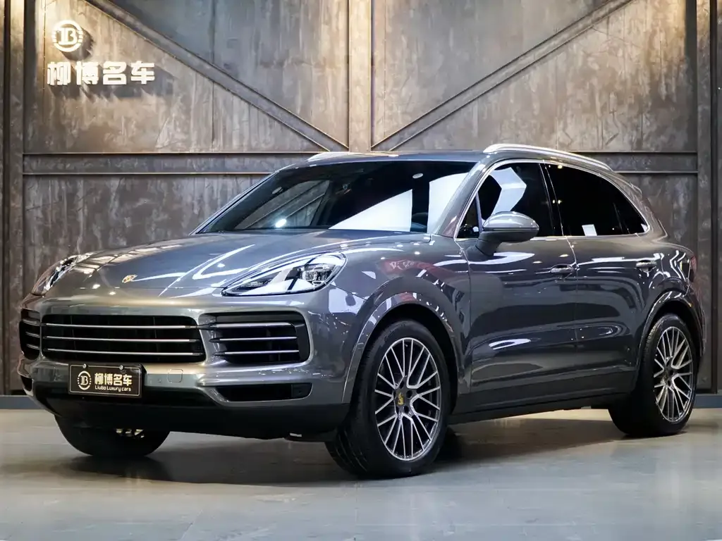 Porsche Cayenne — фото 1