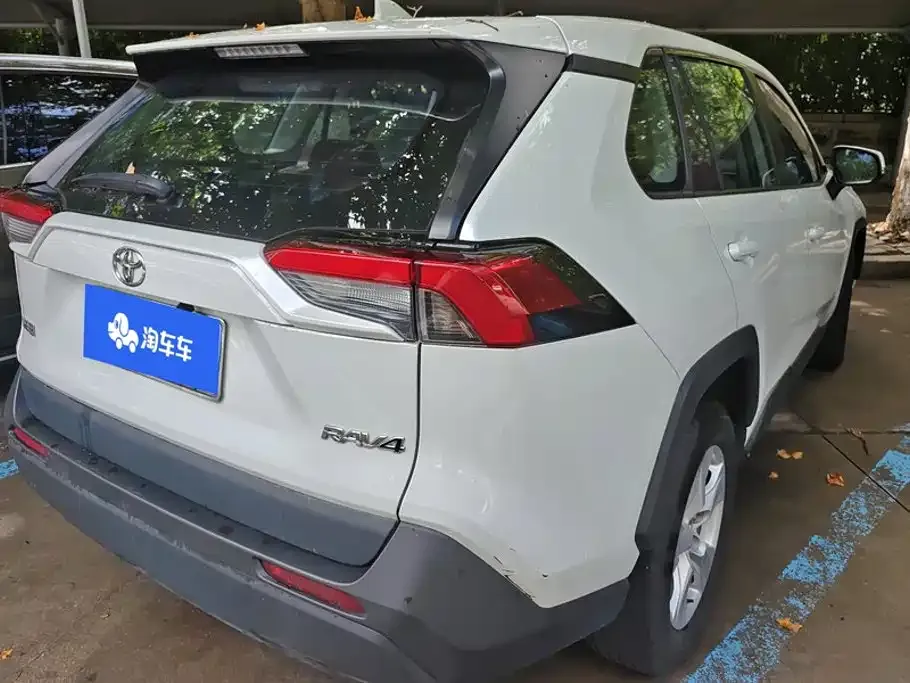 Toyota RAV4 — фото 2