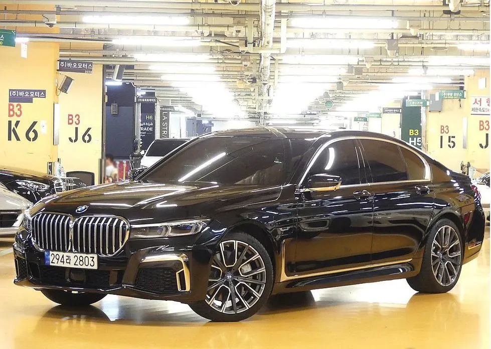 BMW 7-Series — фото 1