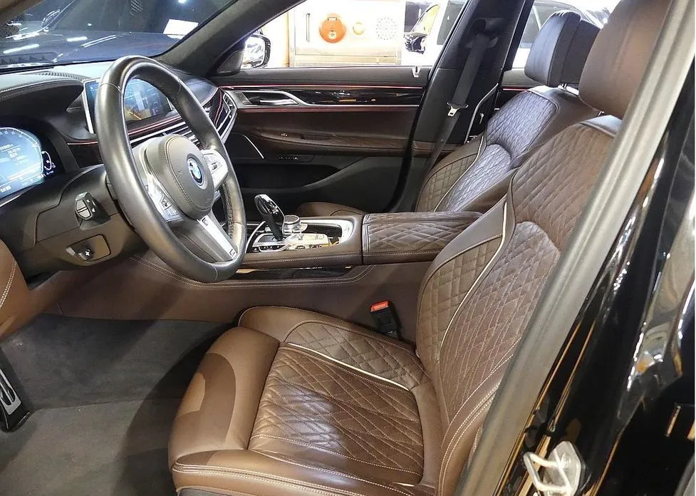 BMW 7-Series — фото 10