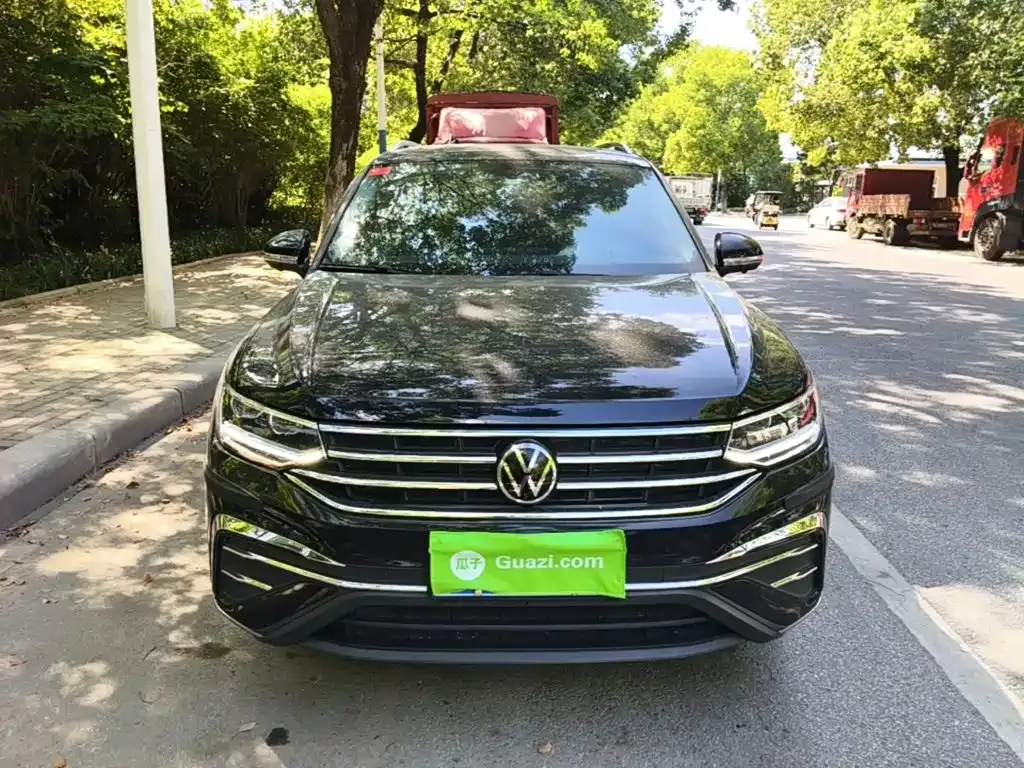 Volkswagen Tiguan L — фото 2