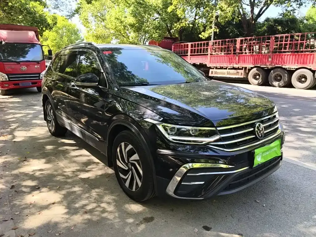 Volkswagen Tiguan L — фото 4