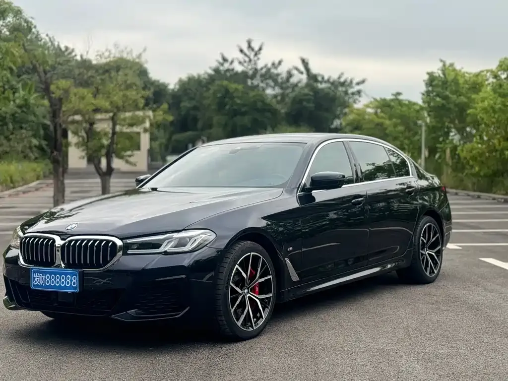 BMW 5 Series — фото 1