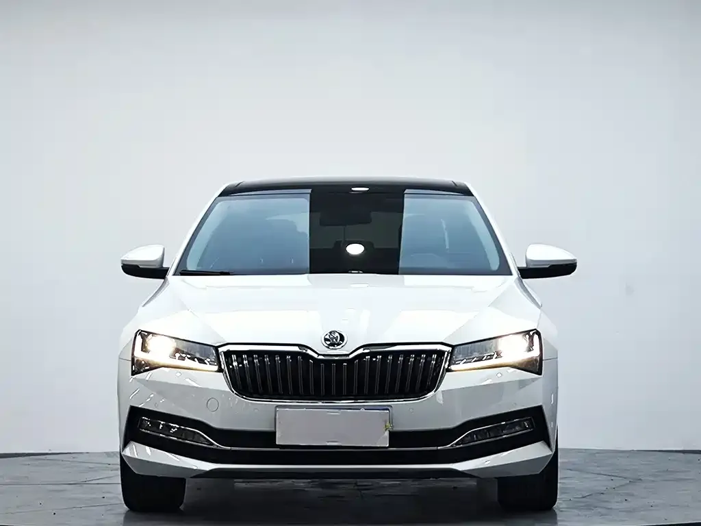 Skoda Superb — фото 2
