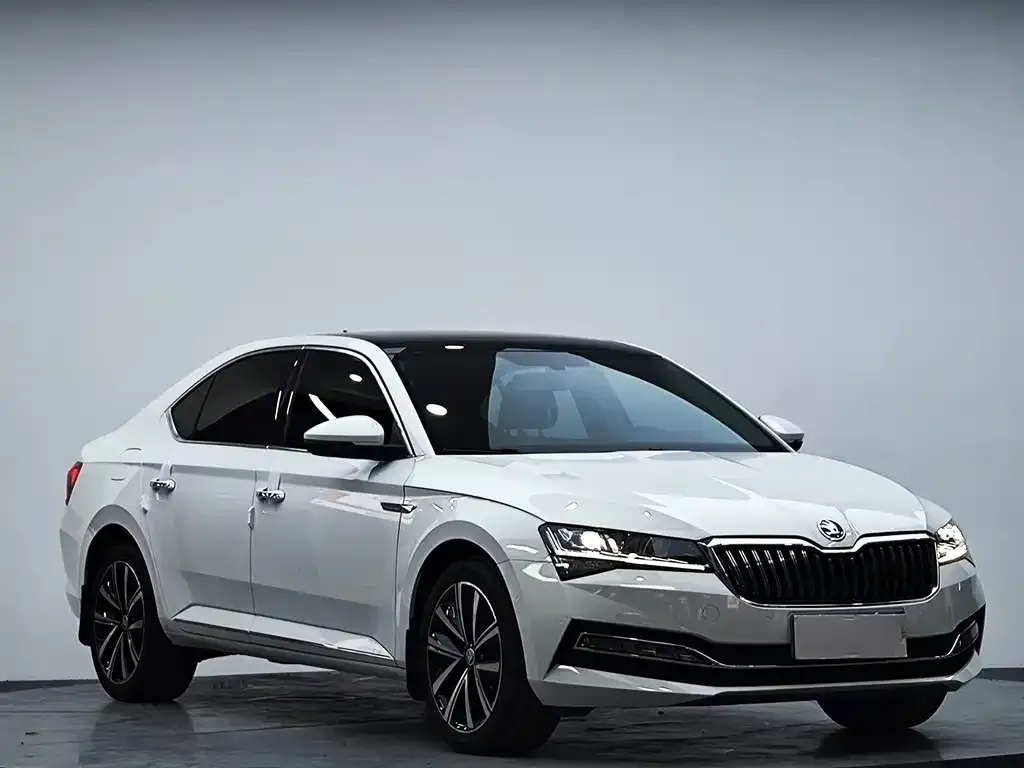 Skoda Superb — фото 7