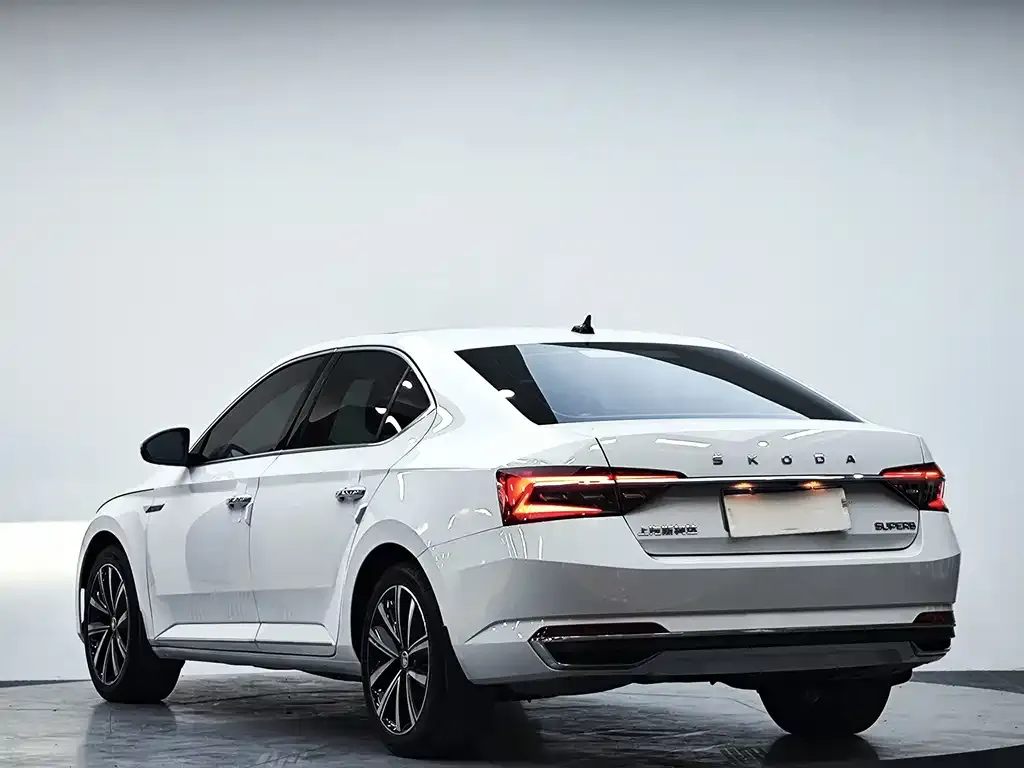 Skoda Superb — фото 4