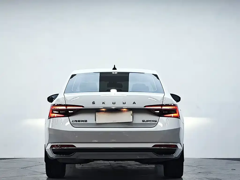 Skoda Superb — фото 8