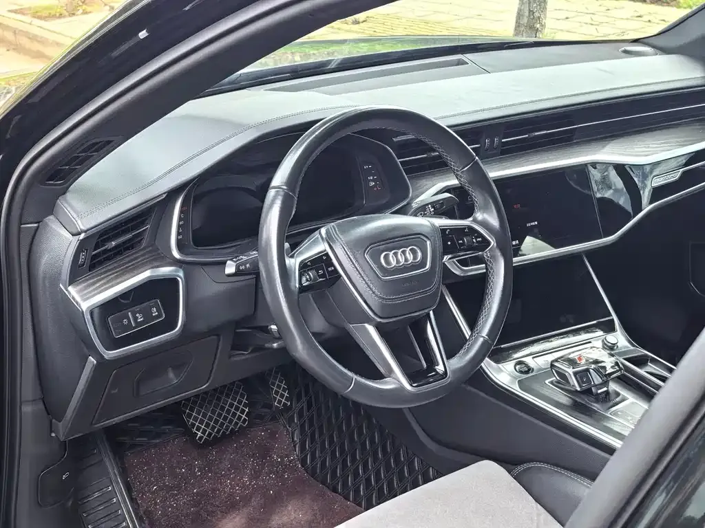 Audi A6L — фото 8