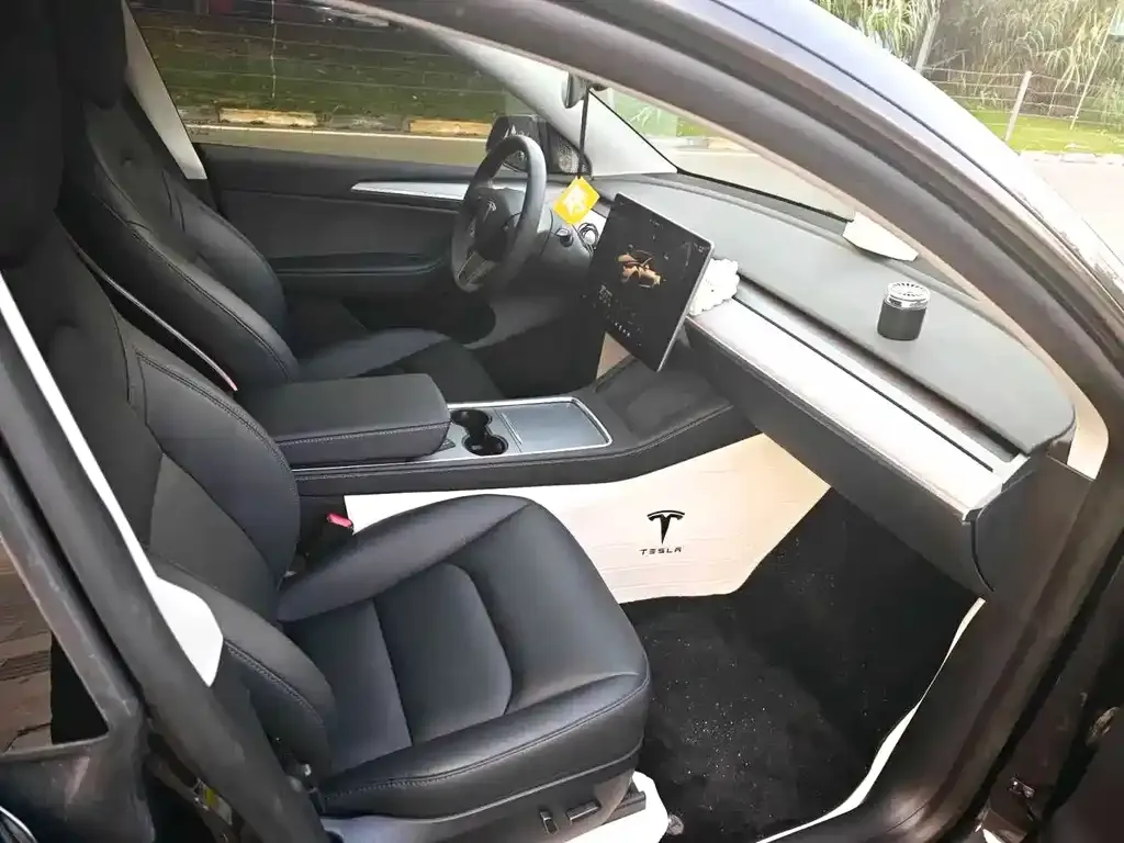 Tesla Model Y — фото 5