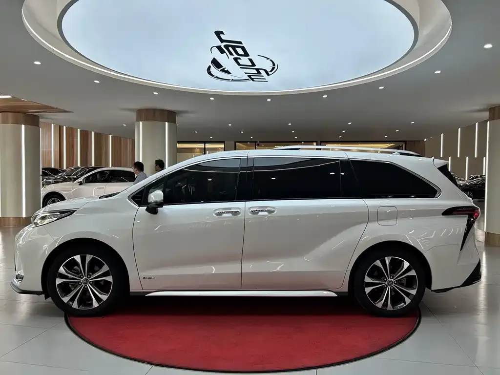 Toyota Granvia — фото 8