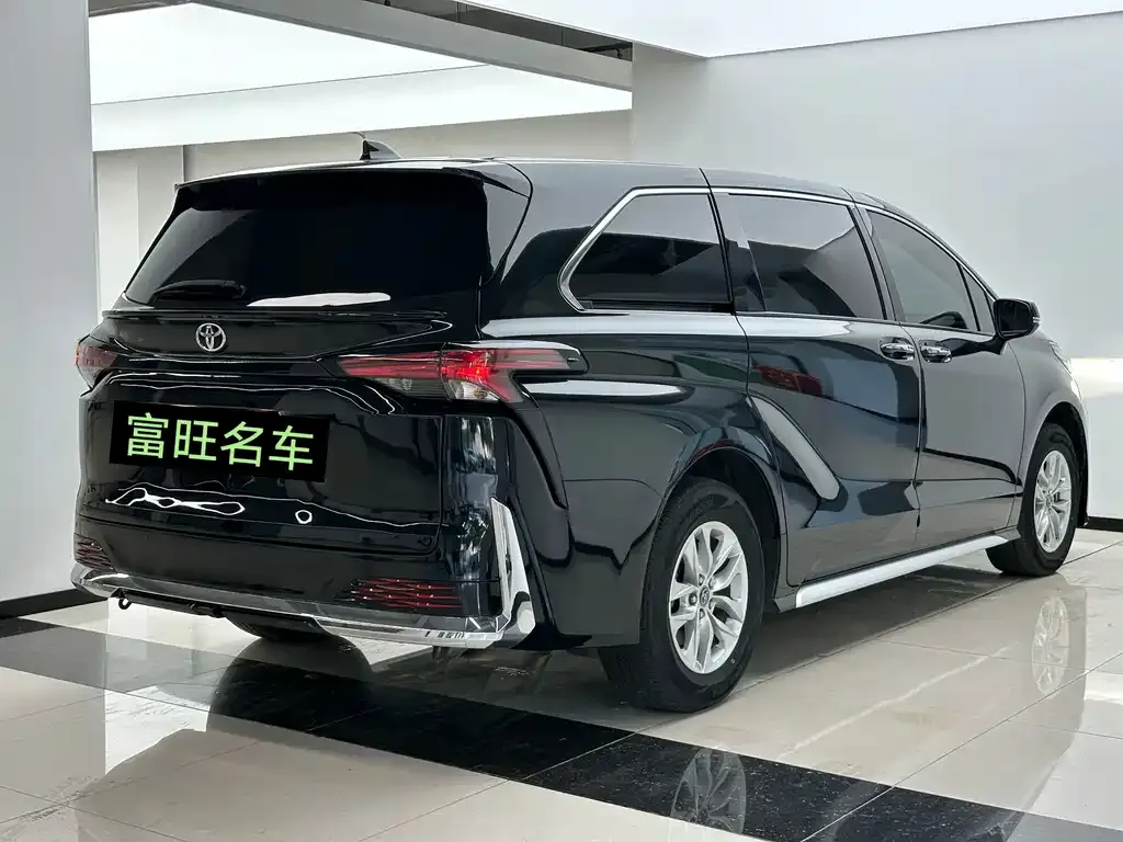 Toyota Granvia — фото 7