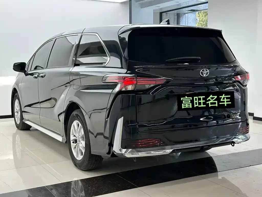 Toyota Granvia — фото 8