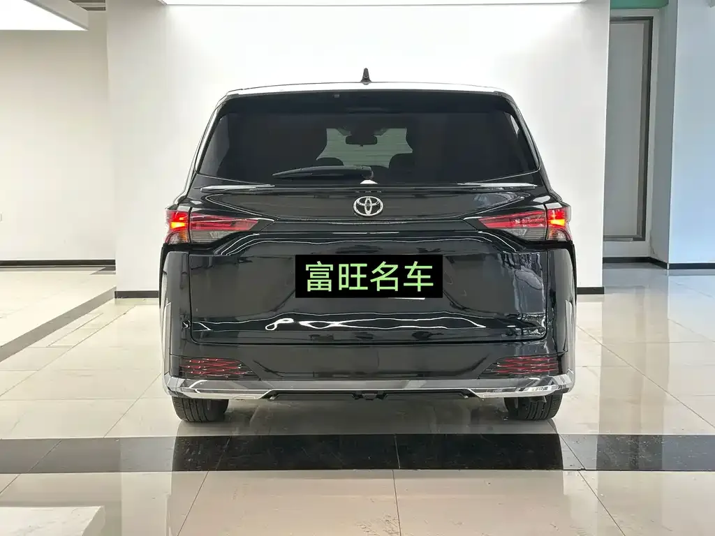 Toyota Granvia — фото 10