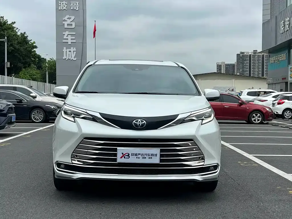 Toyota Sienna — фото 9