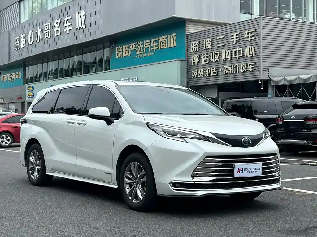 Toyota Sienna — фото 10