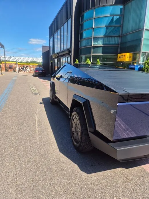 Tesla Cybertruck — фото 9