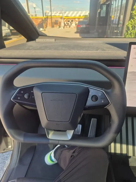Tesla Cybertruck — фото 3