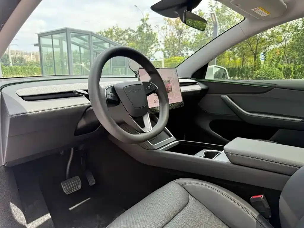Tesla Model Y — фото 5