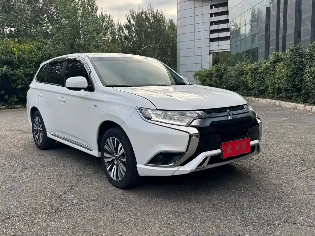 Mitsubishi Outlander — фото 7