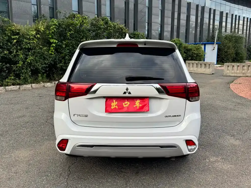 Mitsubishi Outlander — фото 9