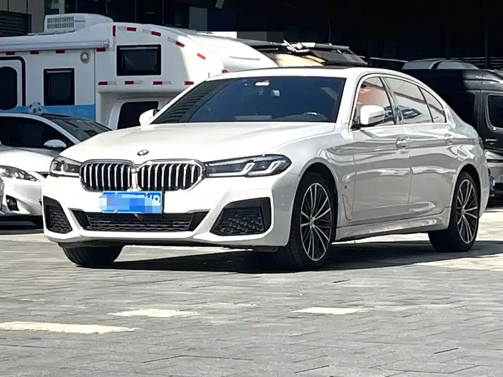 BMW 5 Series — фото 1
