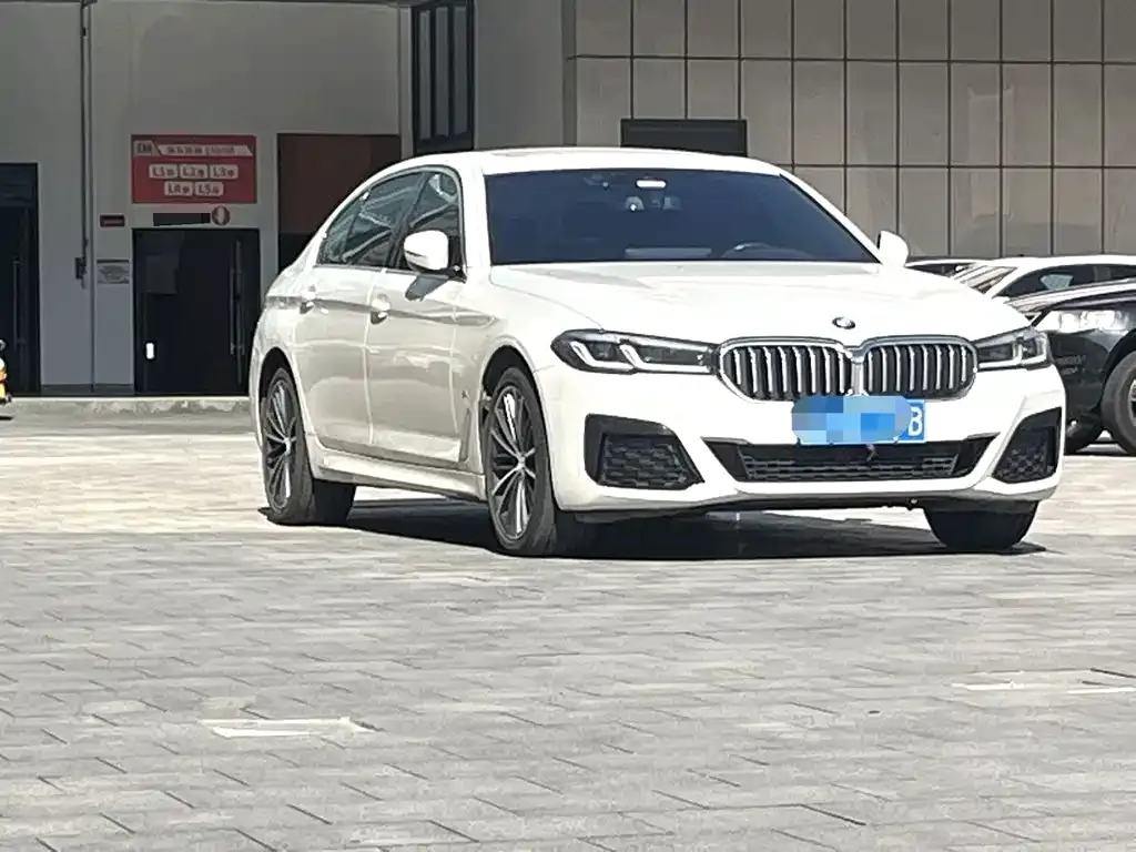 BMW 5 Series — фото 9