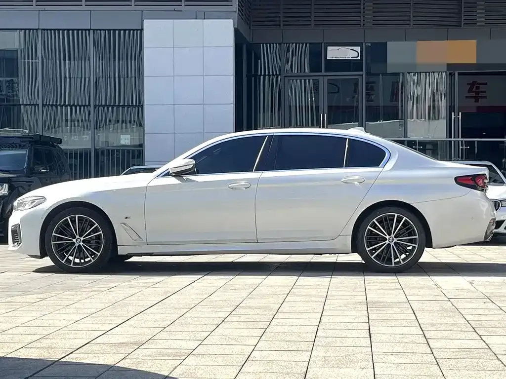 BMW 5 Series — фото 6