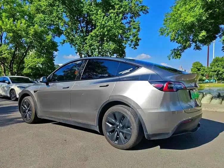 Tesla Model Y — фото 7