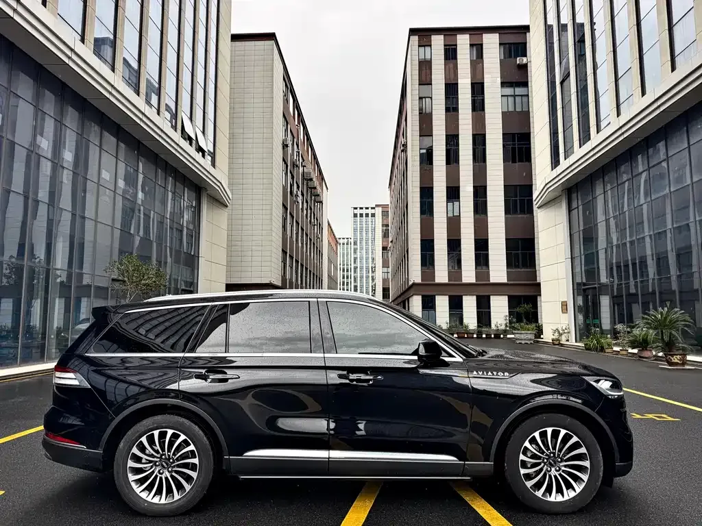 Lincoln Aviator — фото 8