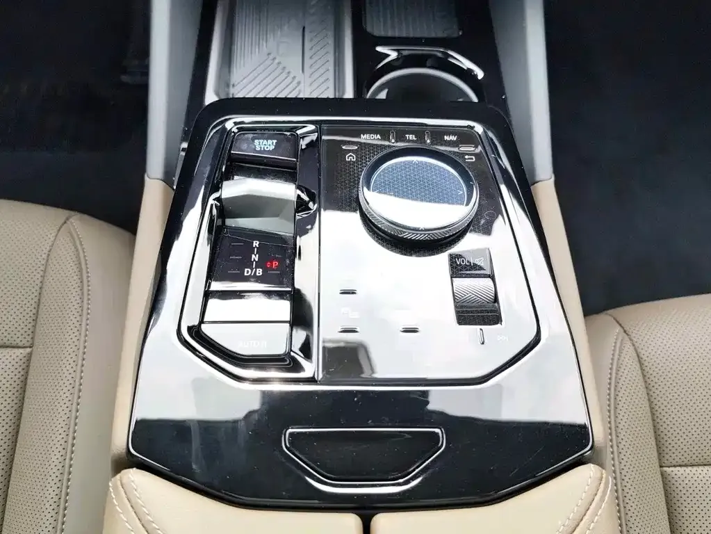 BMW i5 — фото 8
