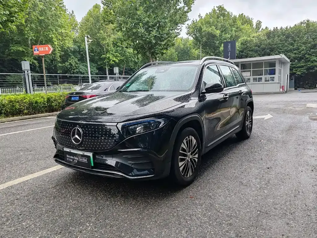 Mercedes-Benz EQB — фото 1