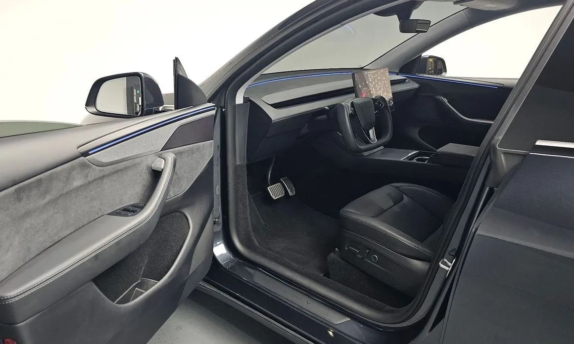 Tesla Model Y — фото 9