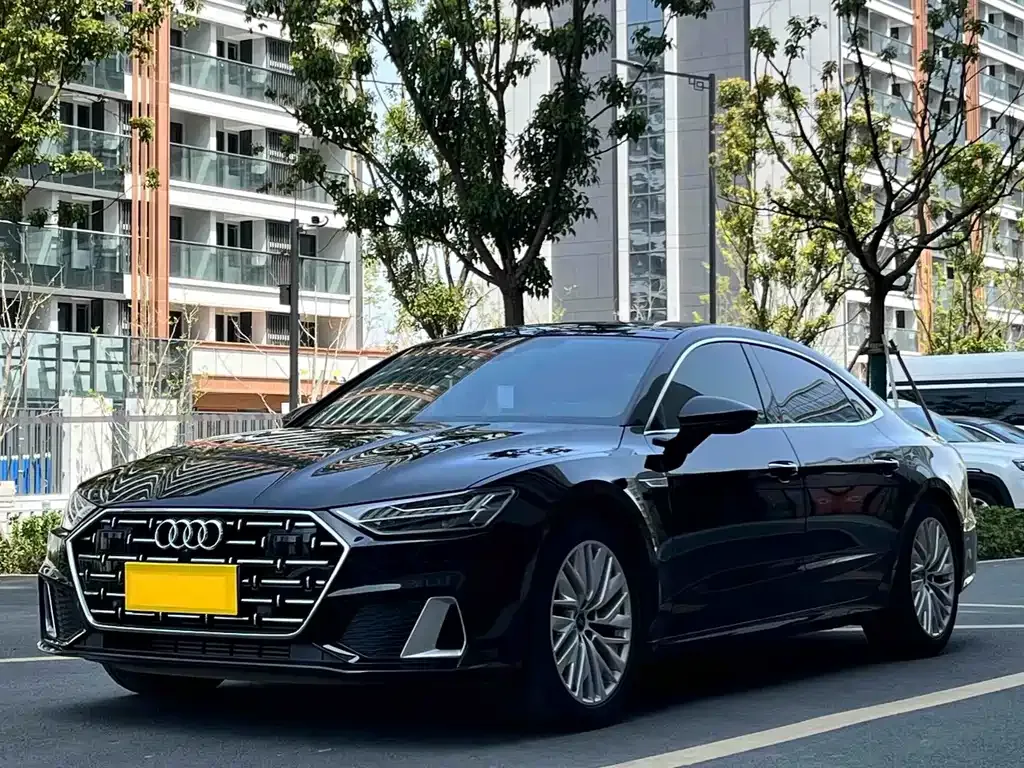 Audi A7L — фото 1