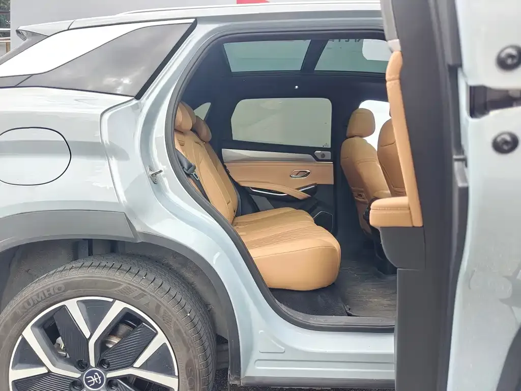 BYD L DM-i — фото 6