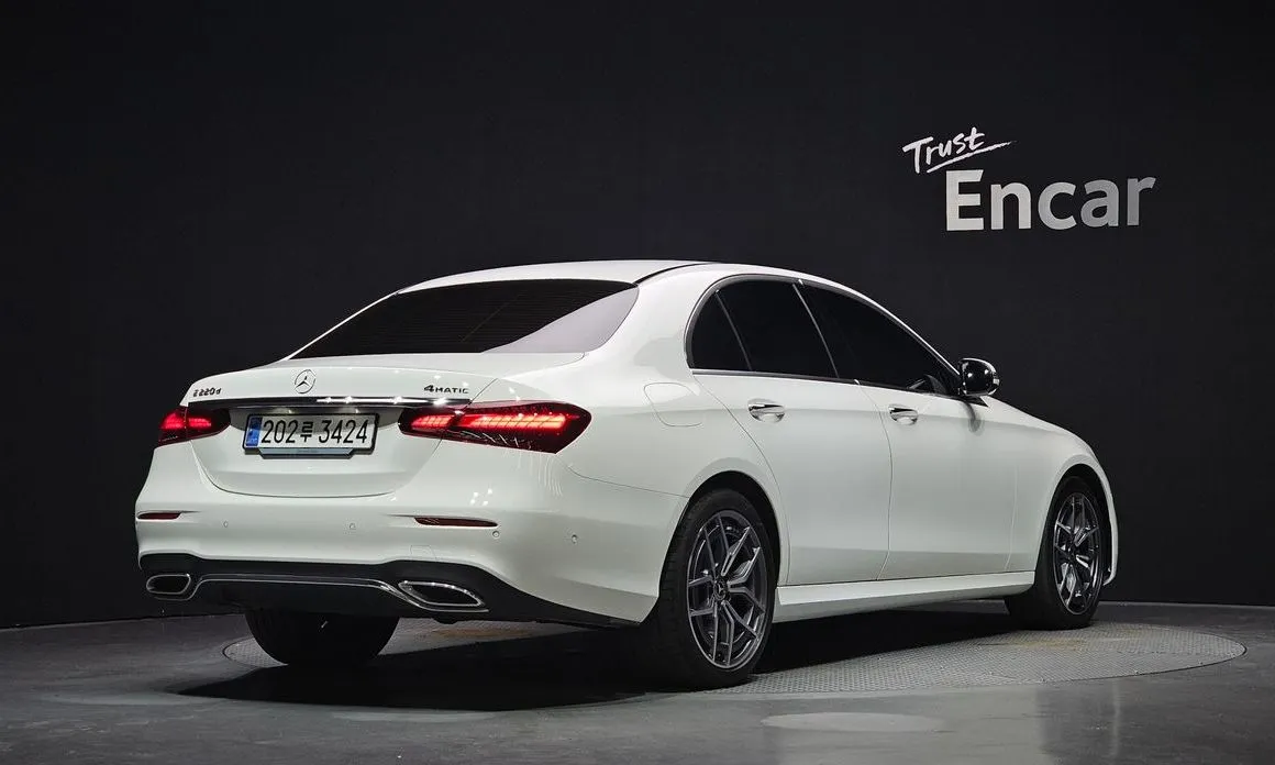 Mercedes-Benz E-Class — фото 4