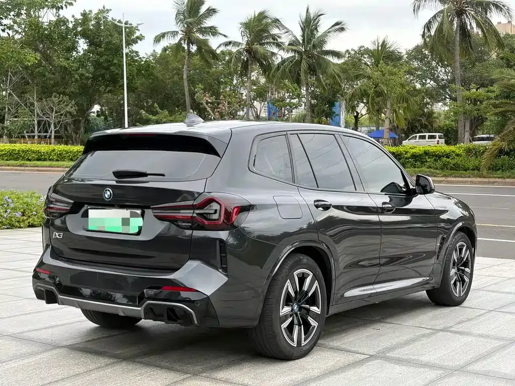 BMW iX3 — фото 10