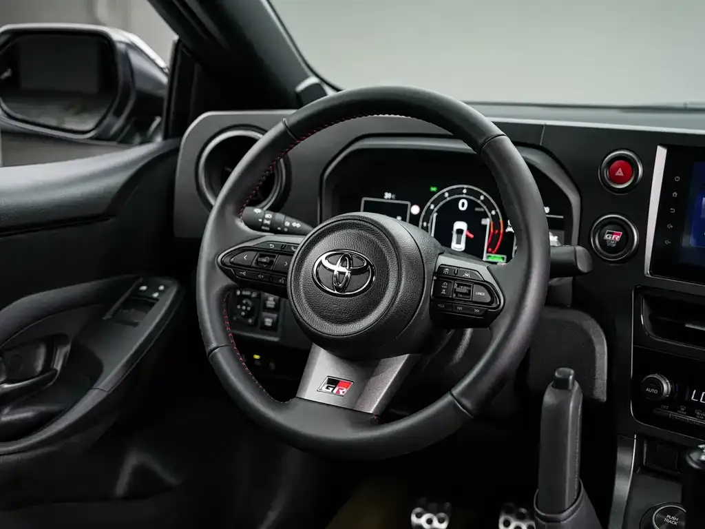 Toyota GR YARIS — фото 10