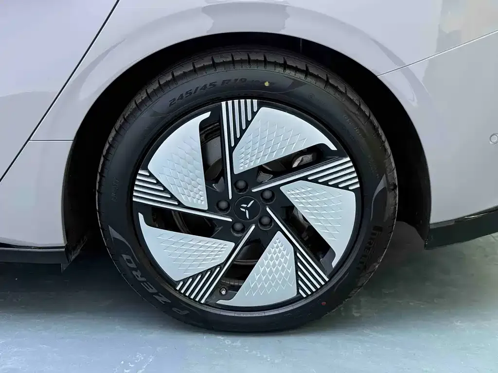 Hongqi EH7 — фото 10