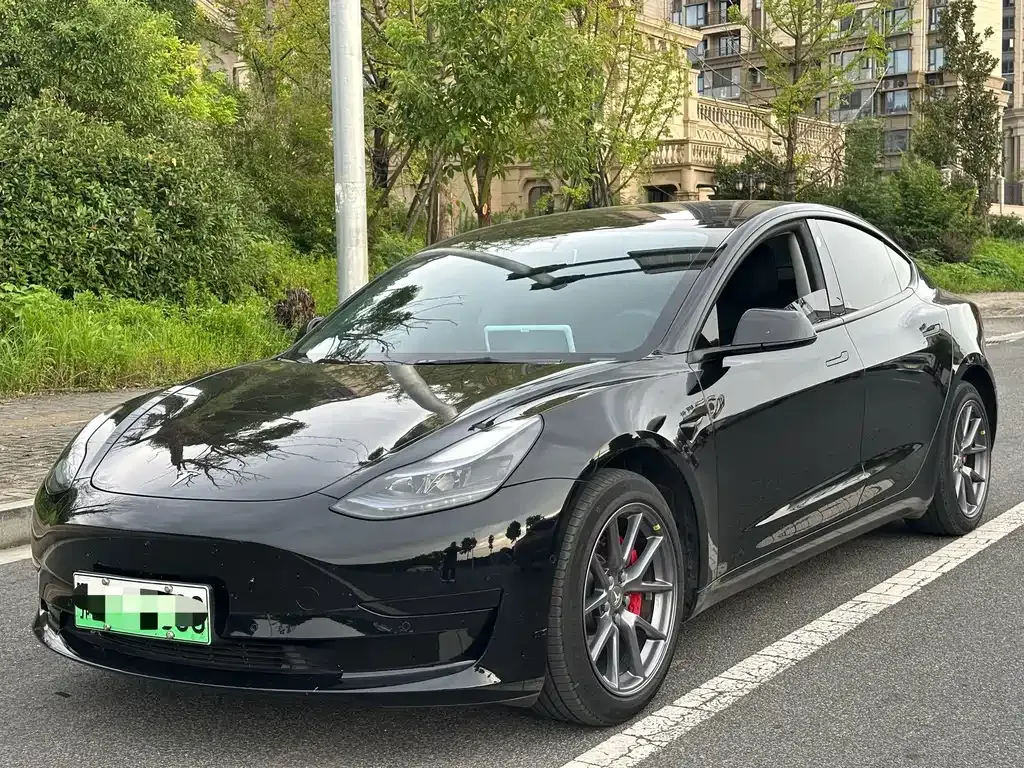 Tesla Model 3 — фото 1