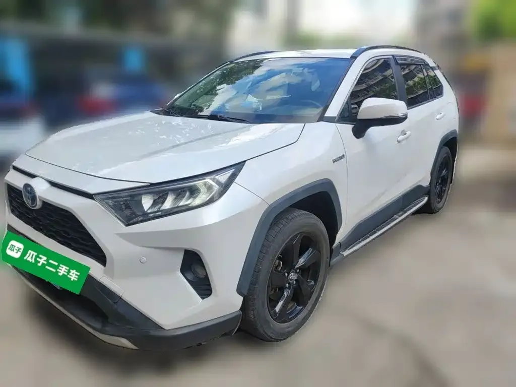 Toyota RAV4 — фото 1