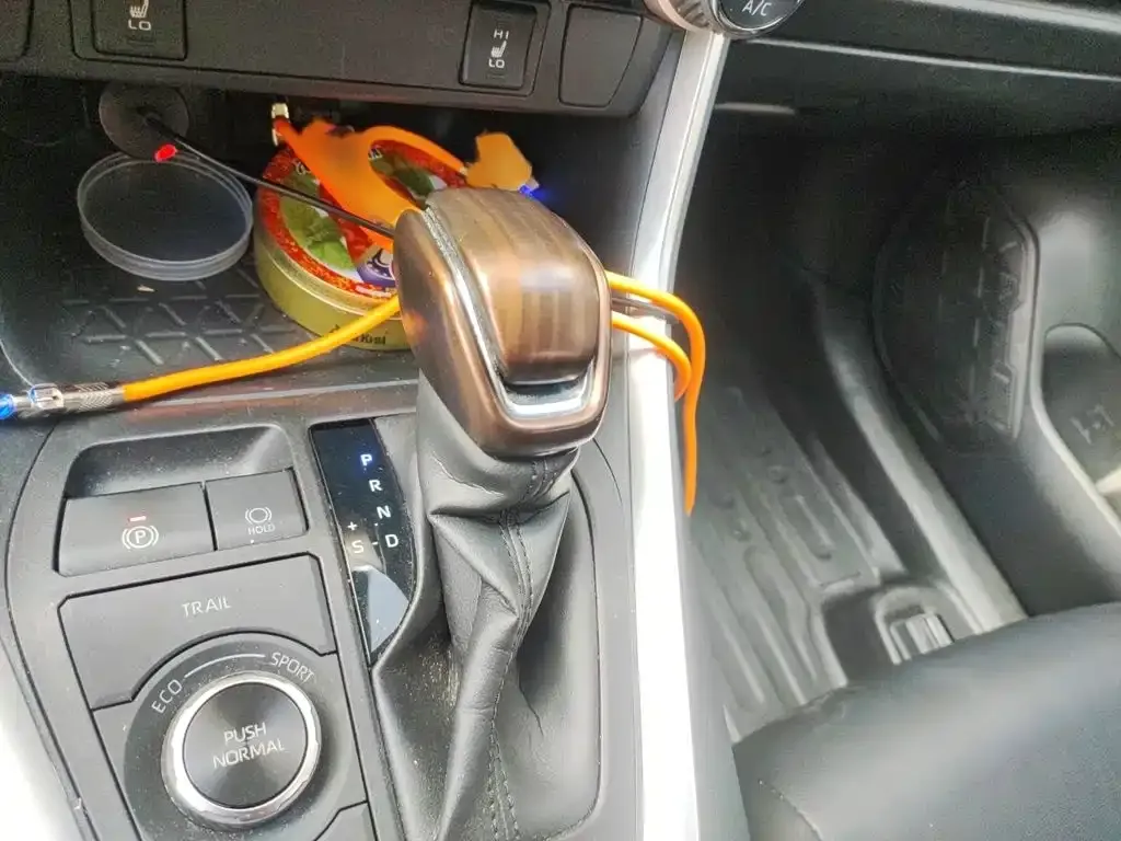 Toyota RAV4 — фото 4
