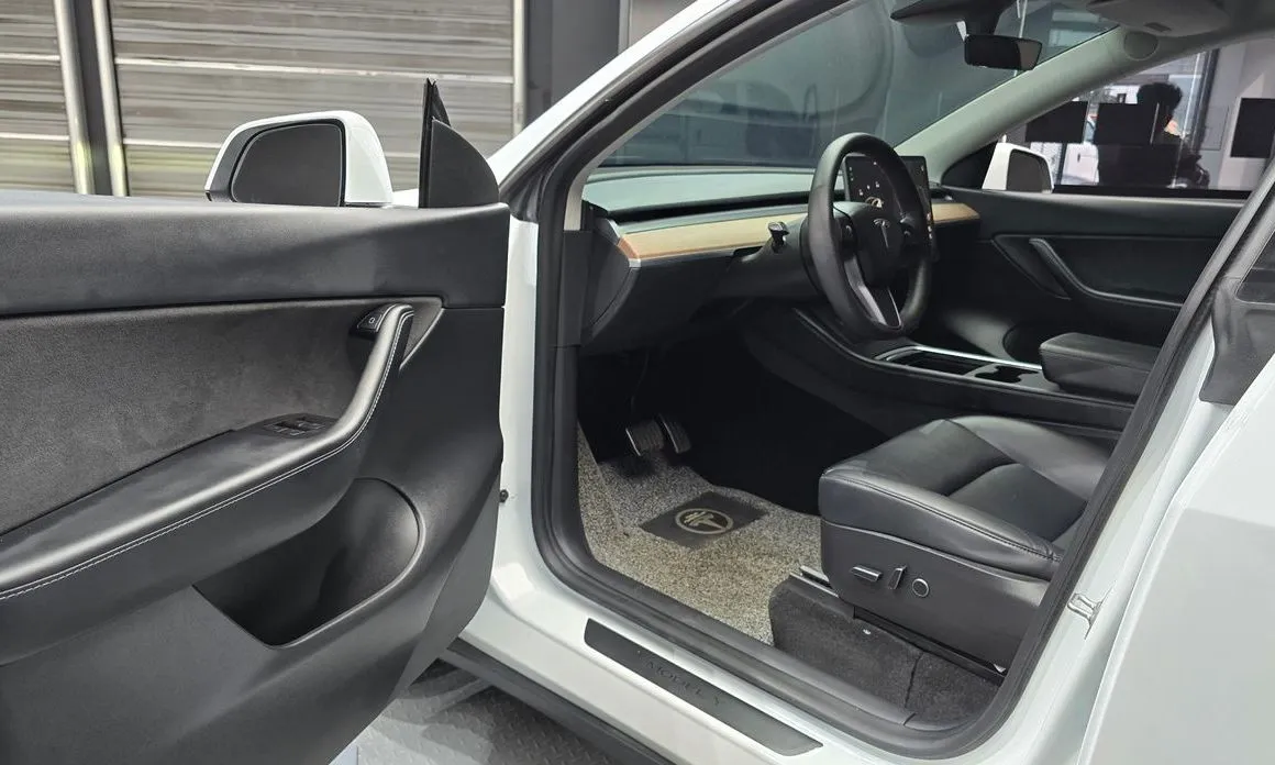 Tesla Model Y — фото 8