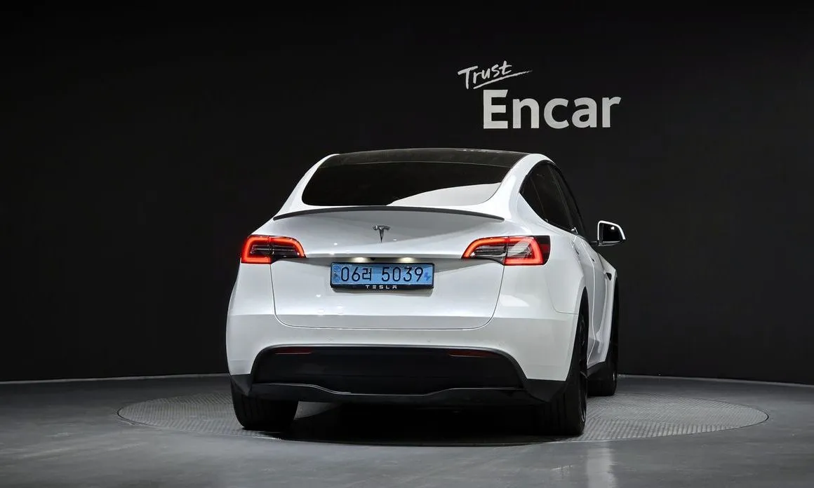 Tesla Model Y — фото 2