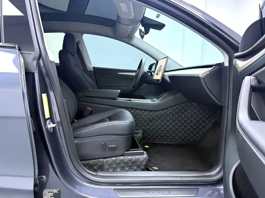 Tesla Model Y — фото 7