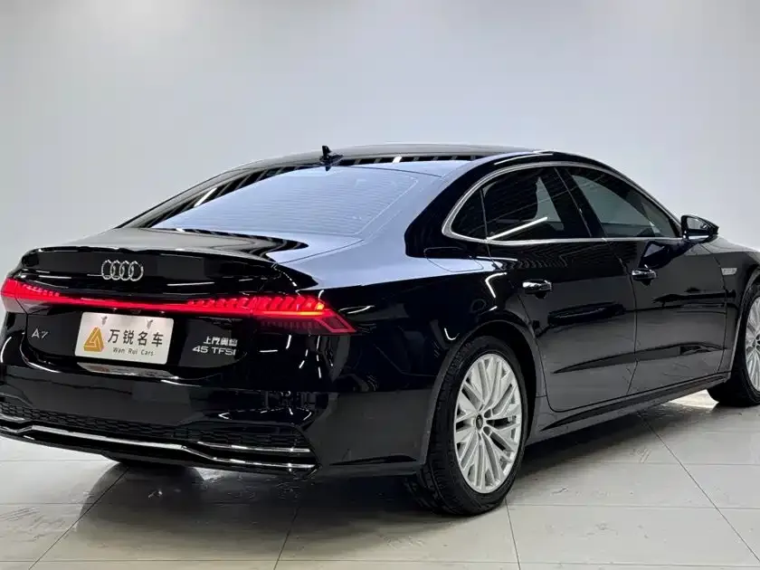 Audi A7L — фото 8
