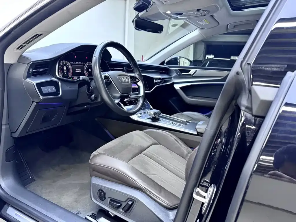 Audi A7L — фото 6