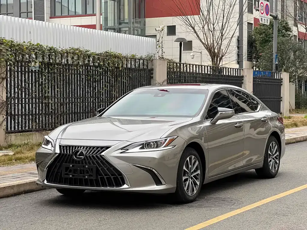 Lexus ES — фото 7
